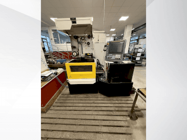 Vooraanzicht van FANUC Robocut alpha-C400iB machine