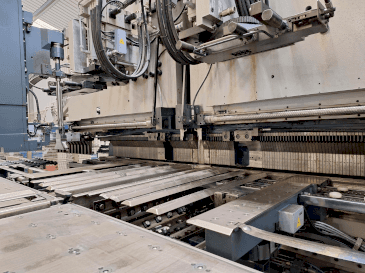 Vooraanzicht van Salvagnini P4-2220 machine