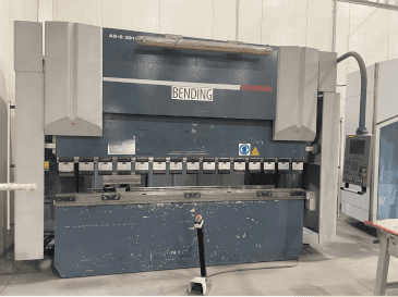 Vooraanzicht van Durma AD-S 30135 machine