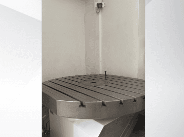 Vooraanzicht van MIKRON HPM 1350U machine