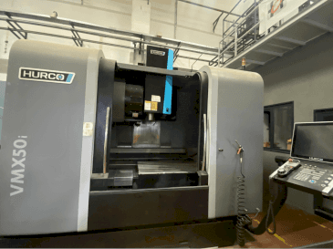 Vooraanzicht van Hurco VMX50i machine