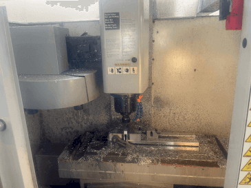 Vooraanzicht van HAAS S MiniMill HE machine