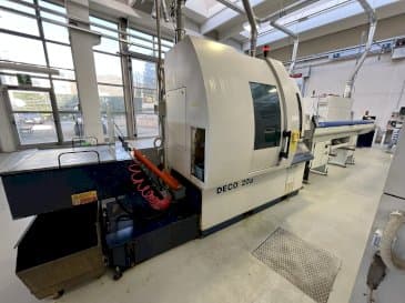 Vooraanzicht van TORNOS DECO 20A machine