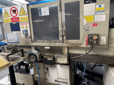 Vooraanzicht van OKAMOTO PSG-52DXNC machine