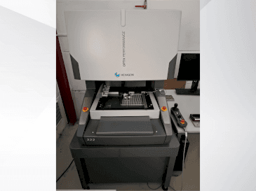 Vooraanzicht van Hexagon Optiv Performance 322 machine
