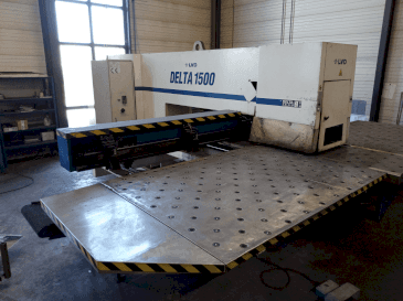 Vooraanzicht van LVD DELTA 1500 LB machine