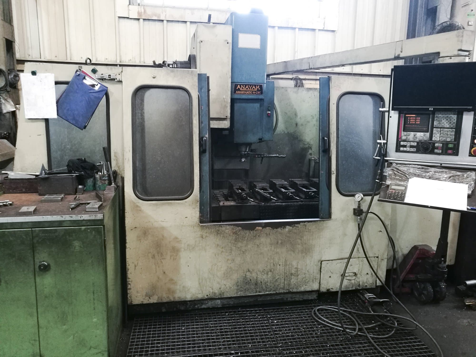 Vooraanzicht van ANAYAK ANAK MATIC-9 CNC machine