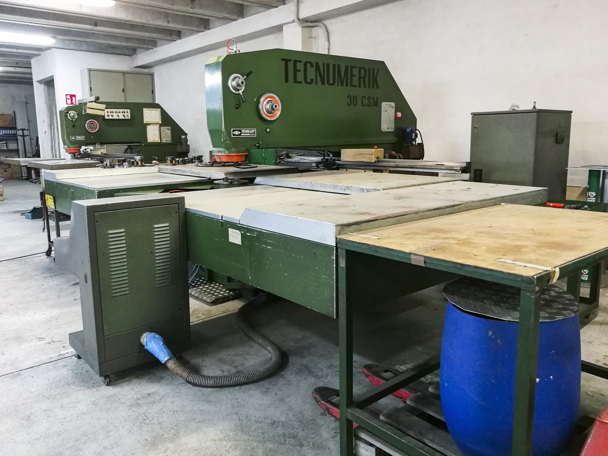 Recht aanzicht  van Tecnology Tecnumerik 30 C.S.M. machine