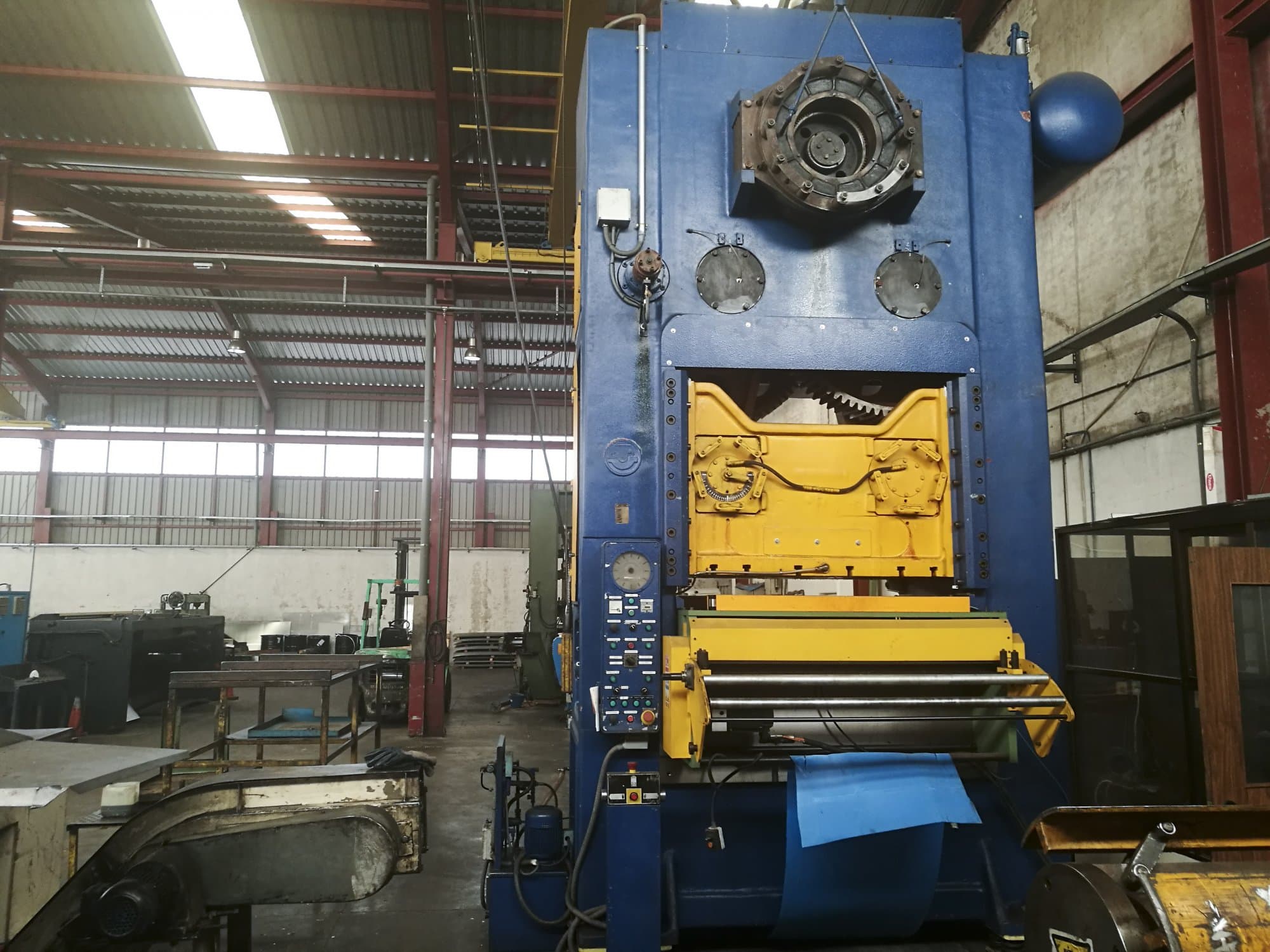 Vooraanzicht van SMERAL LDO 500S machine