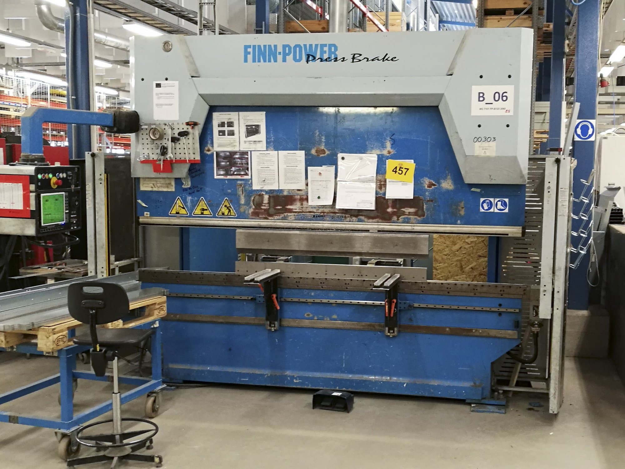 Vooraanzicht van Finn-Power B 125-3060-C6W-GC machine