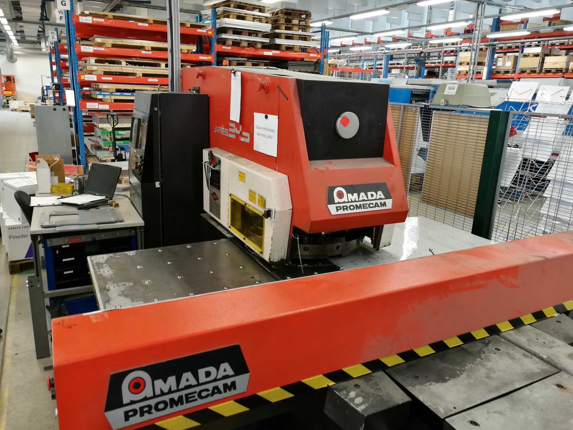 Vooraanzicht van AMADA ARIES 245 machine