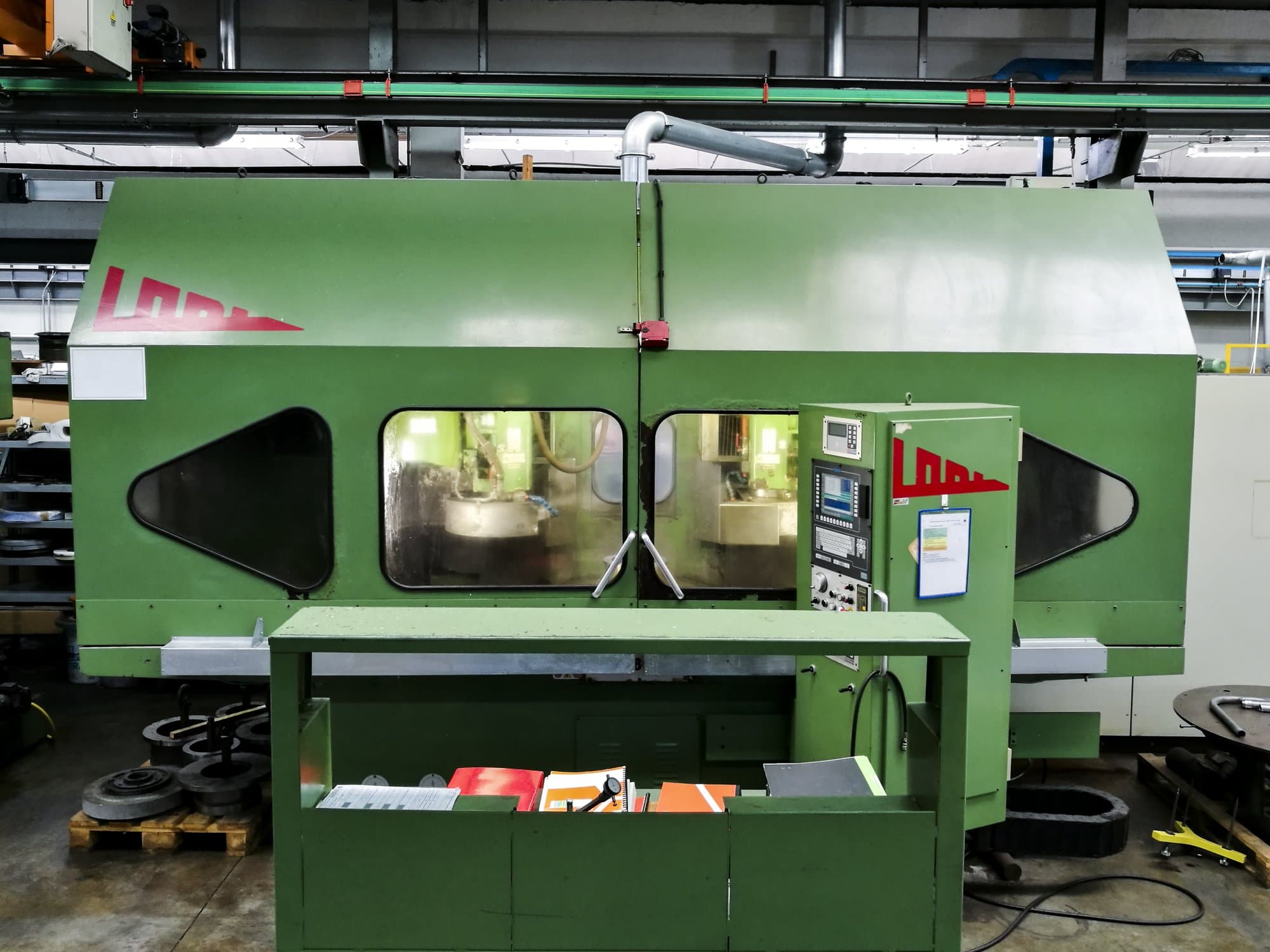 Vooraanzicht van Lodi RTR S800 CNC machine