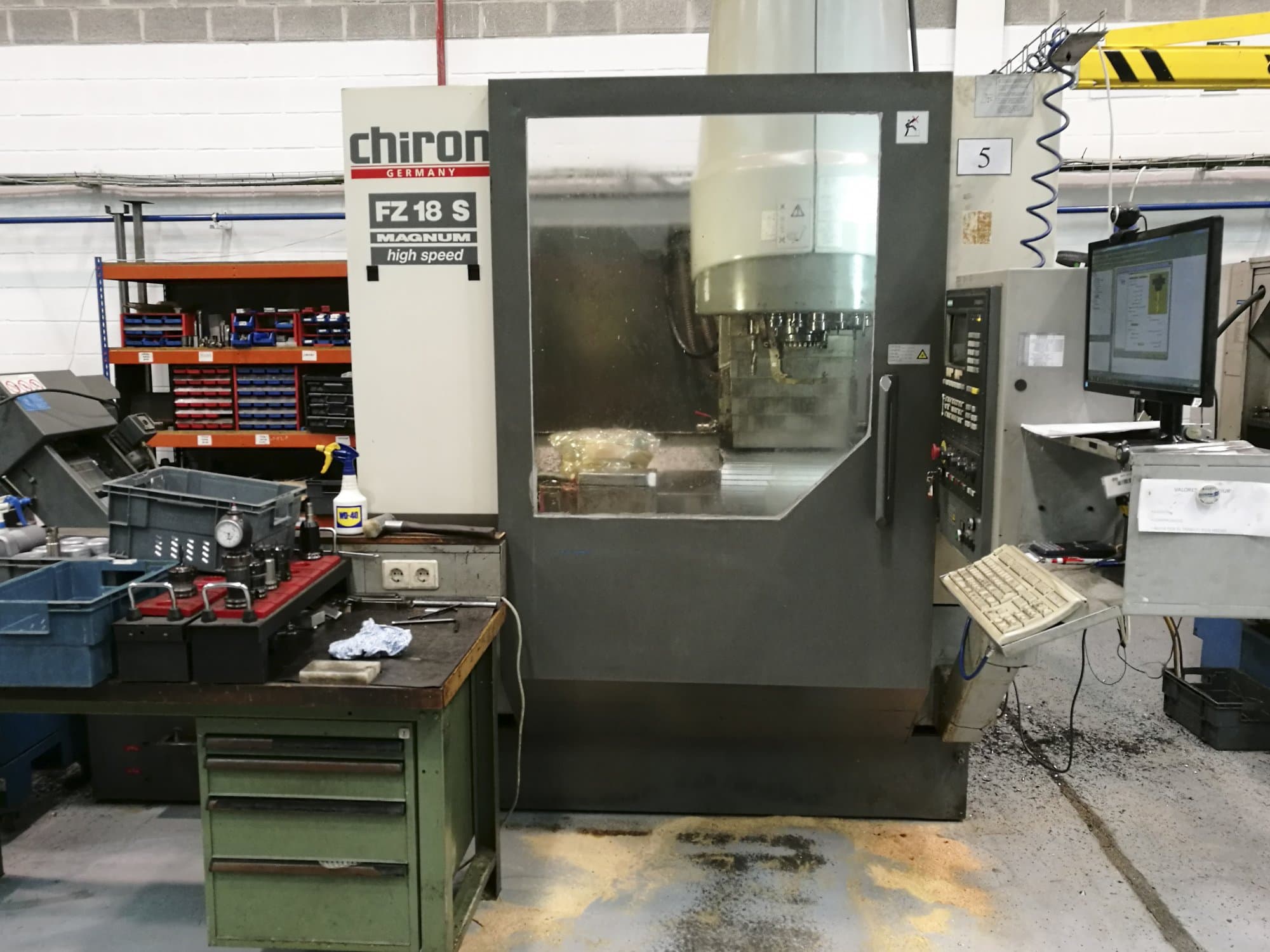 Vooraanzicht van Chiron FZ18 S Magnum machine