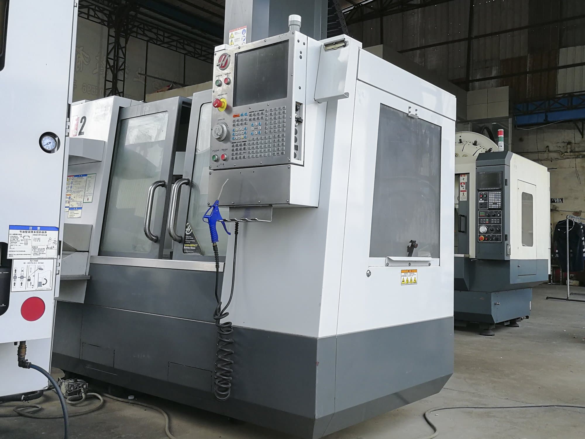 Recht aanzicht van HAAS VF-2 machine