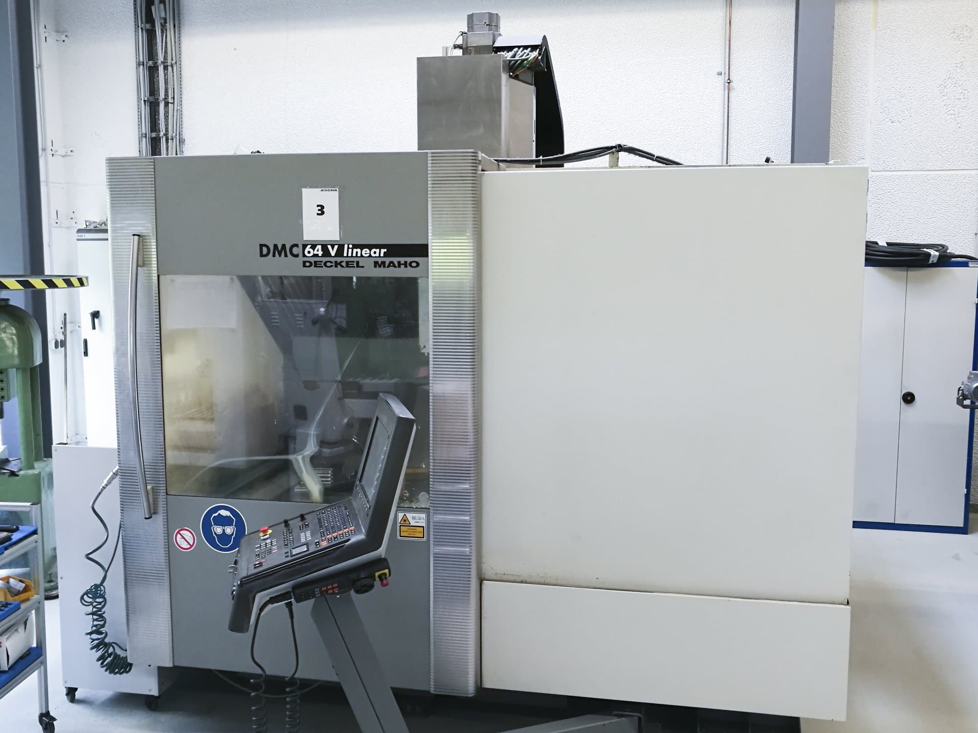 Vooraanzicht van DMG MORI DMC 64 V linear machine
