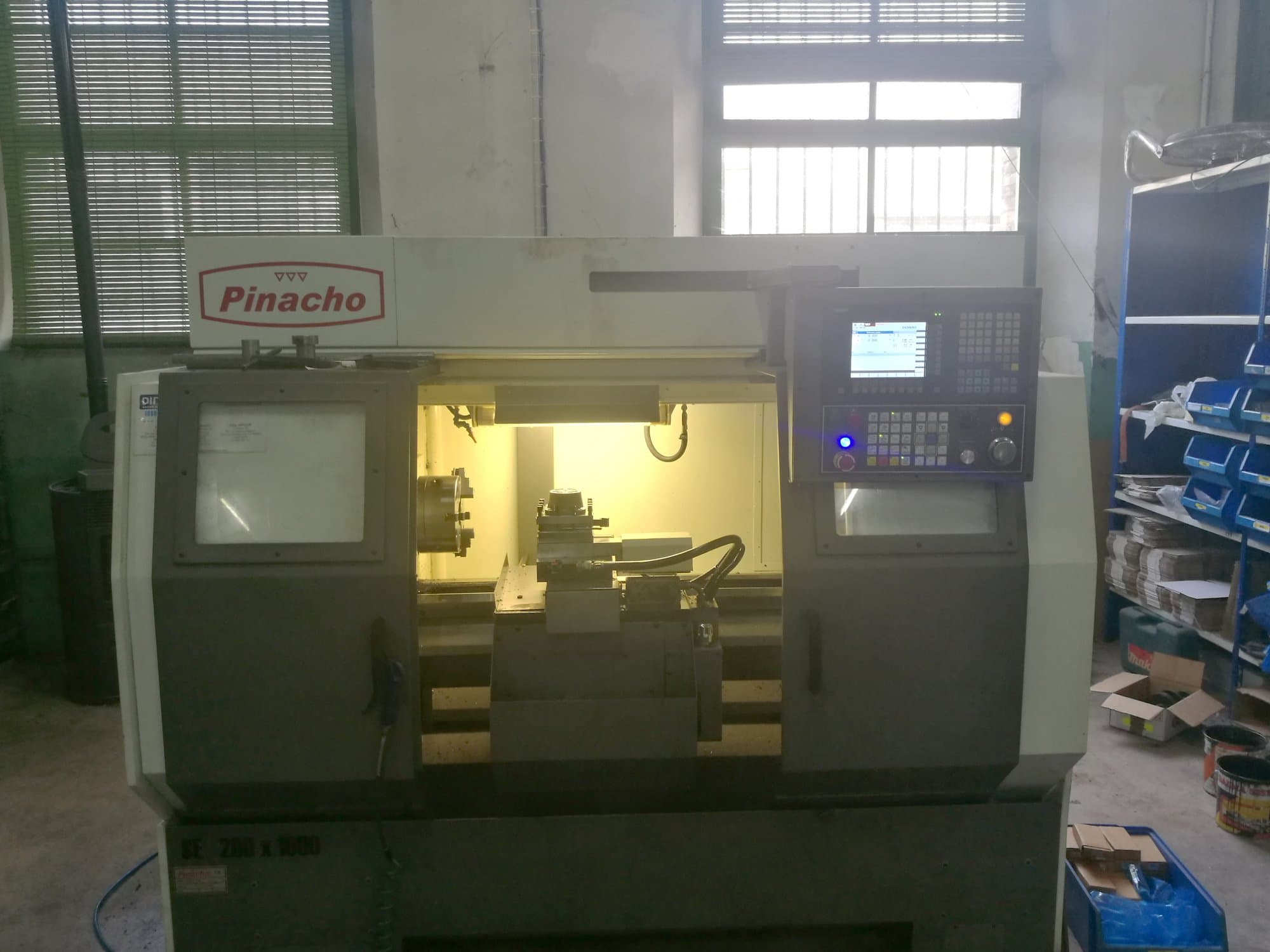 Vooraanzicht van Pinacho SE-200 machine