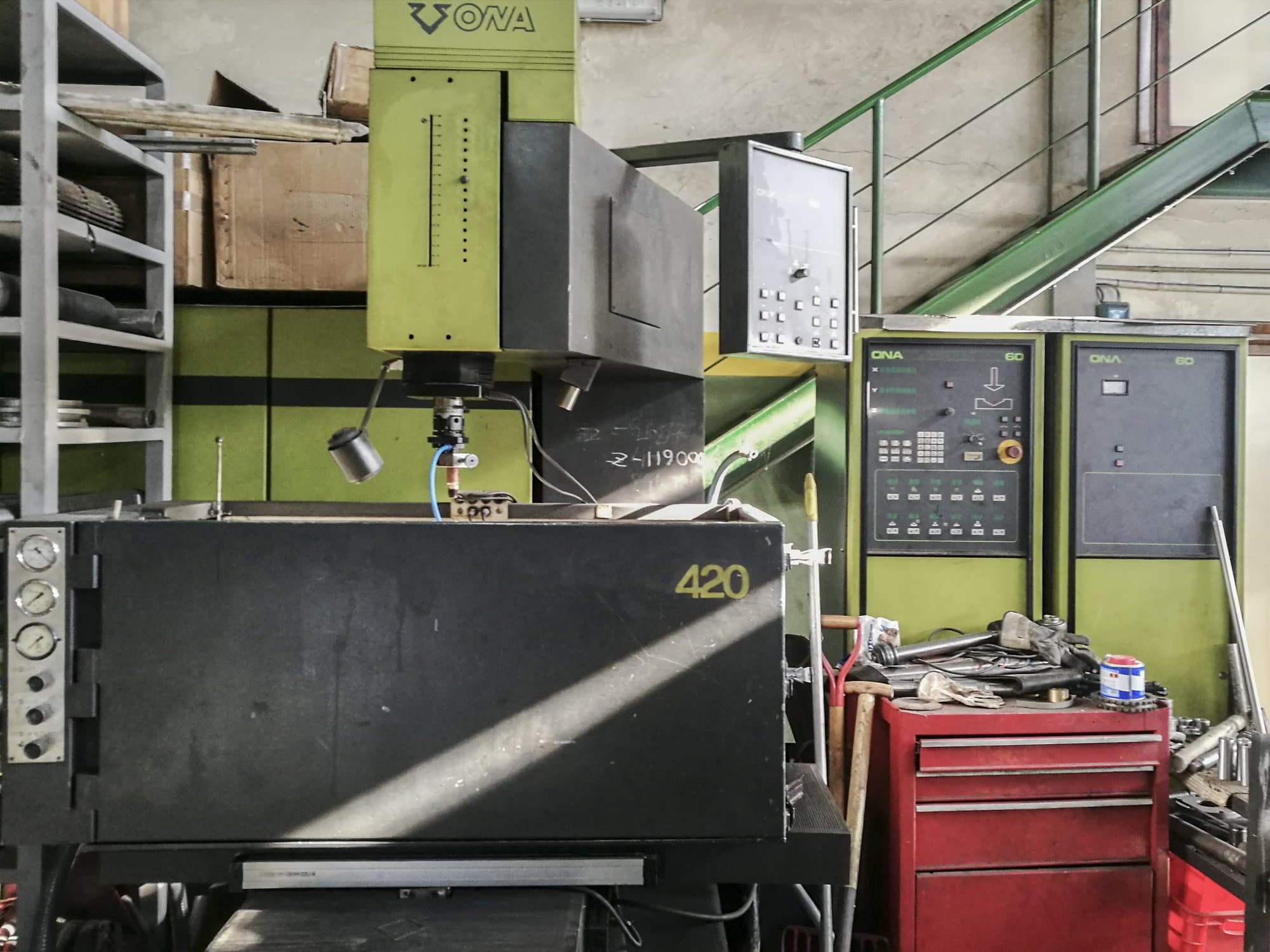 Vooraanzicht van ONA ONAMATIC 420 machine