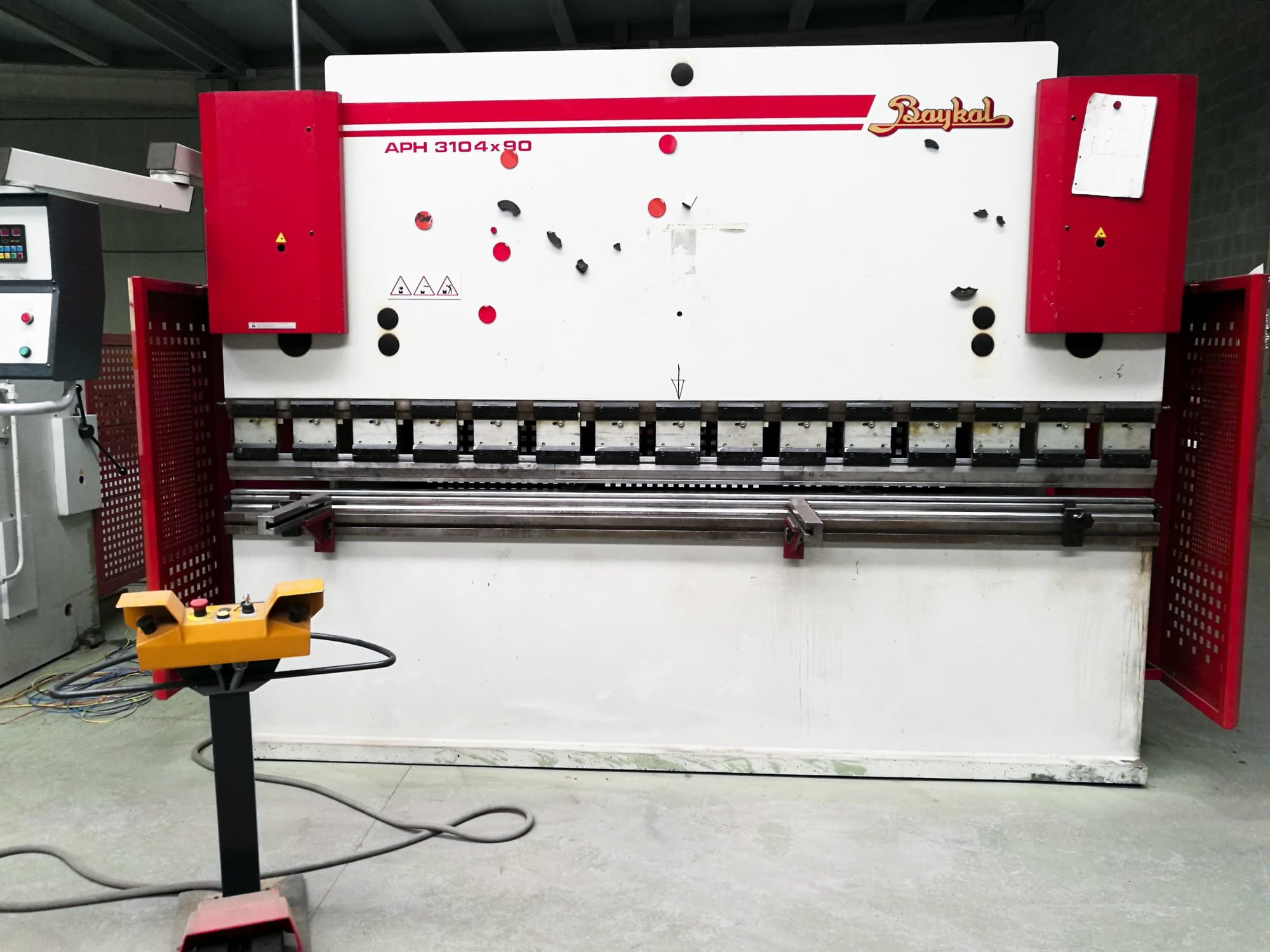 Vooraanzicht  van Baykal APH 3104x90 machine