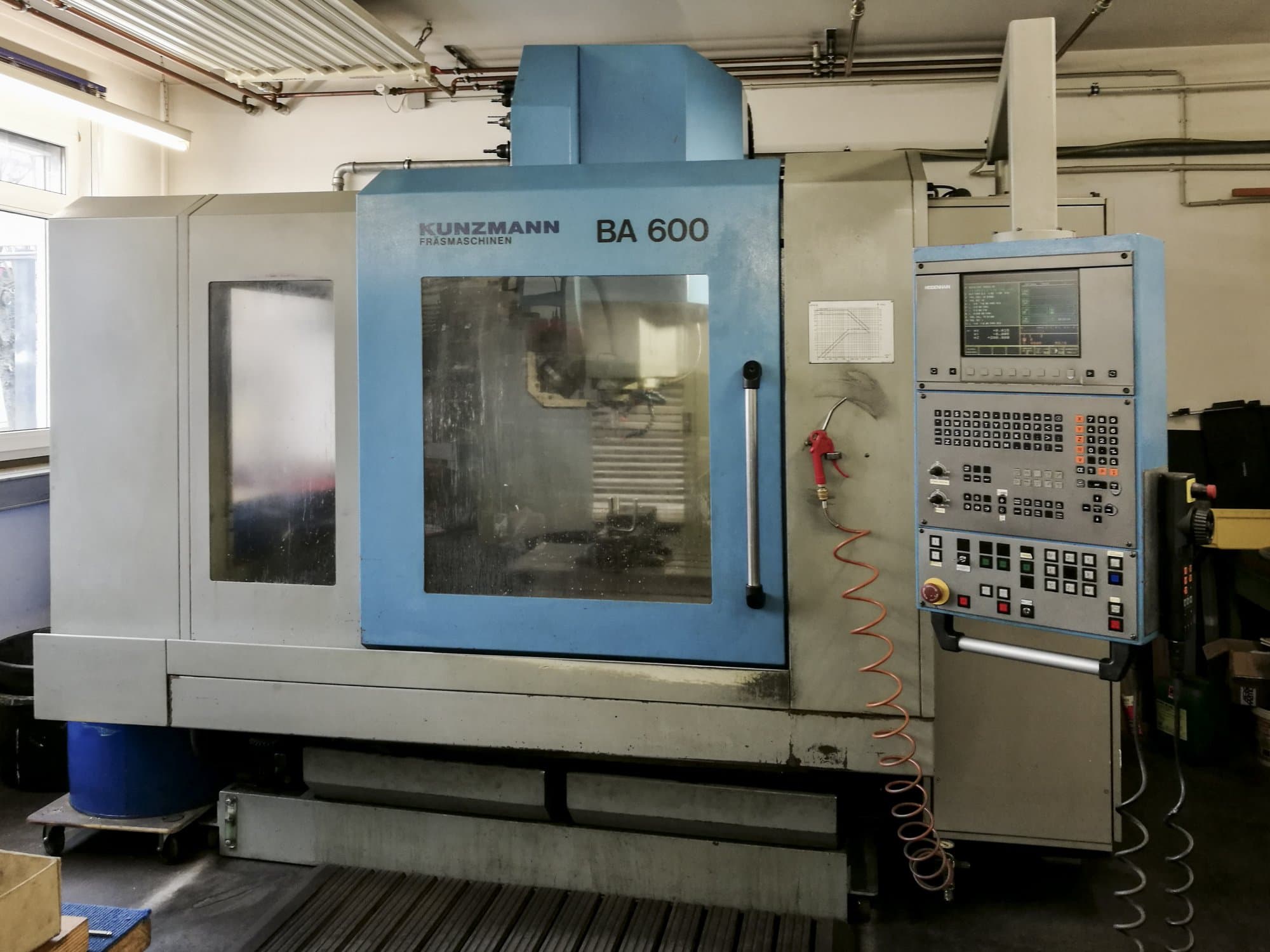 Vooraanzicht van KUNZMANN BA600 machine