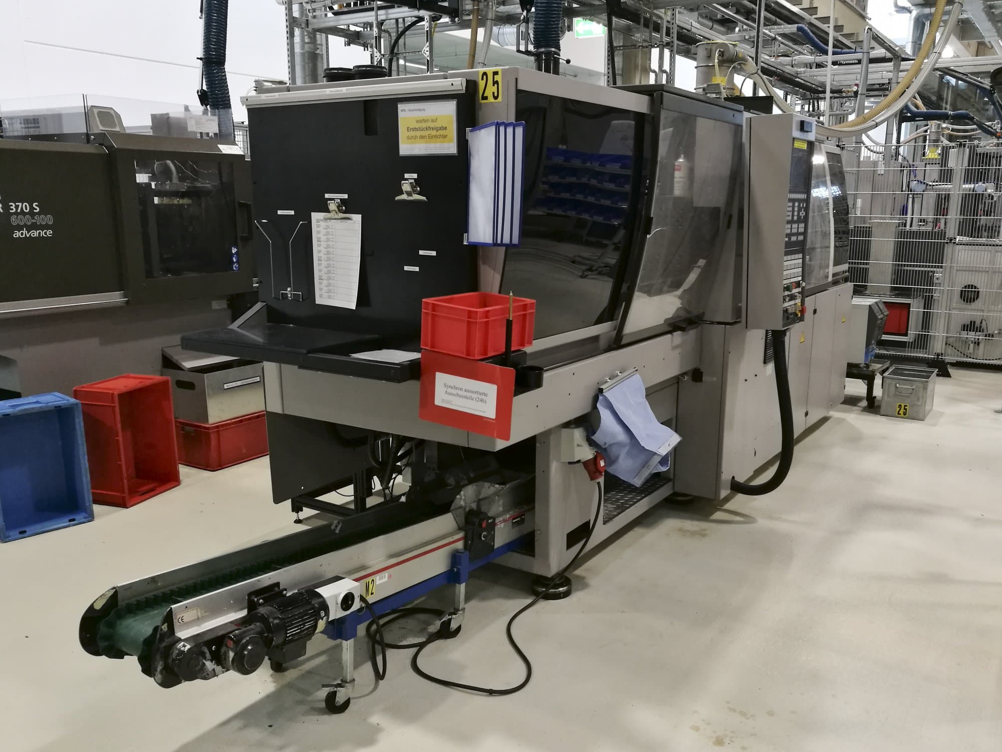 Links zicht van ENGEL ES 200/50 HLST machine