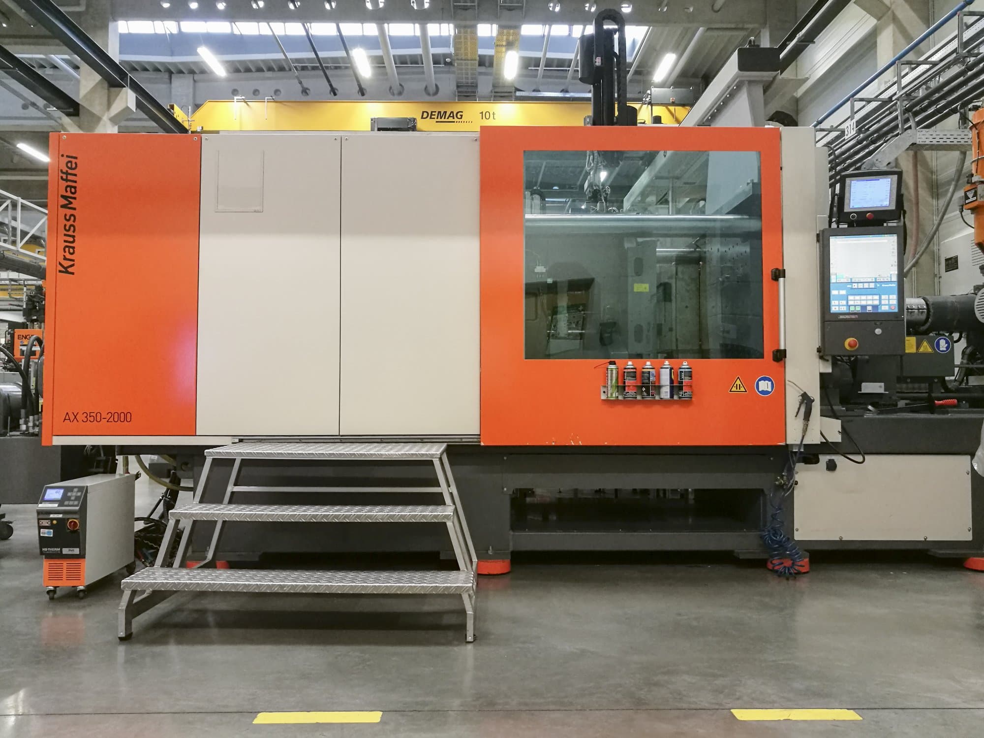 Vooraanzicht van Krauss Maffei 350-2000 AX machine