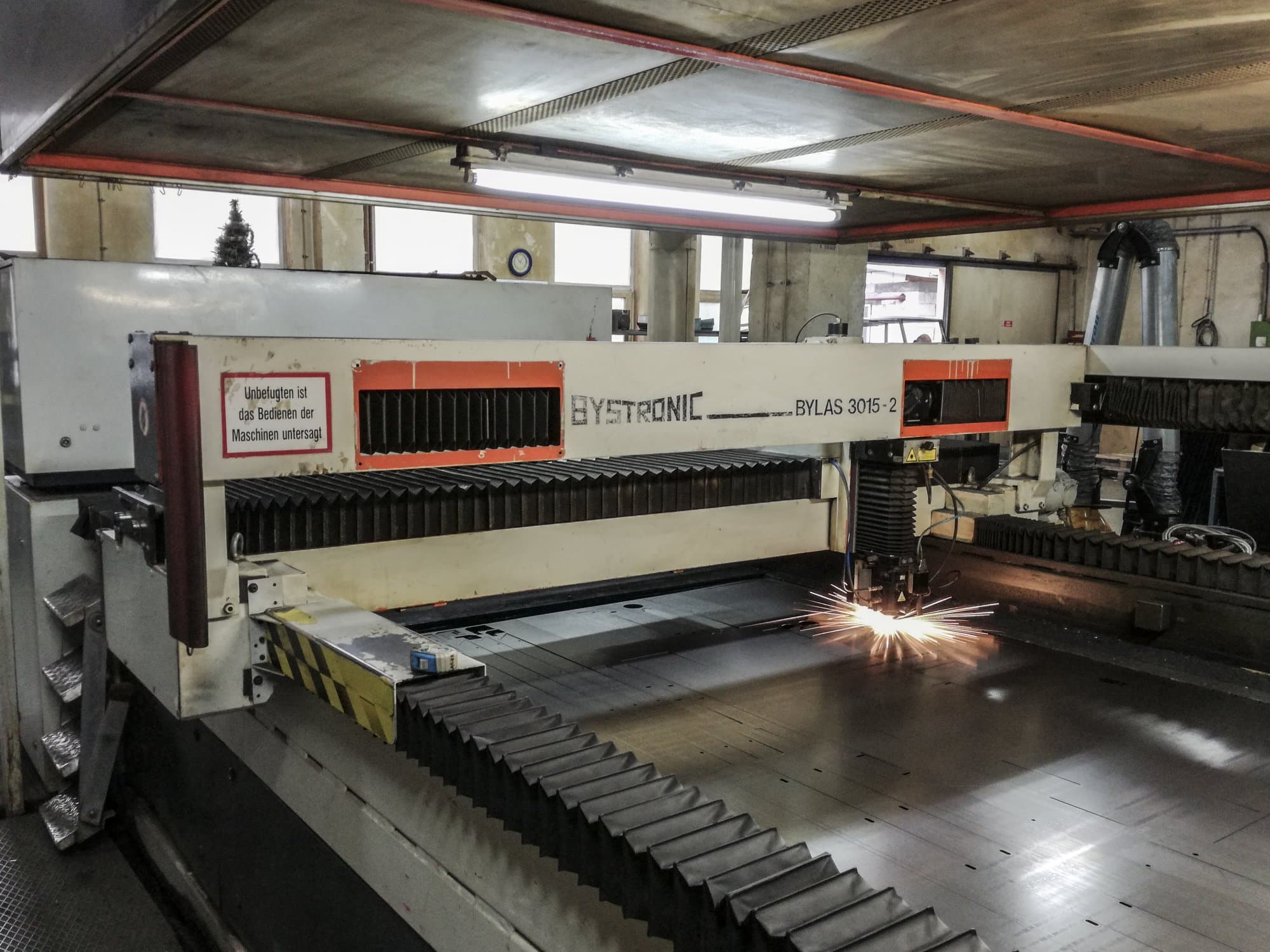 Links zicht  1 van Bystronic Bylas 3015-2 machine