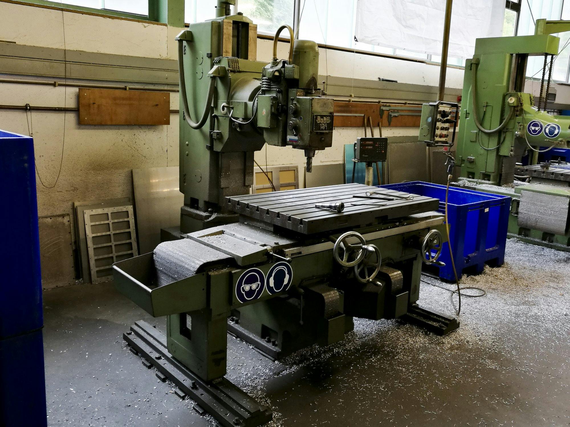Links zicht  van Bokö MF1 machine
