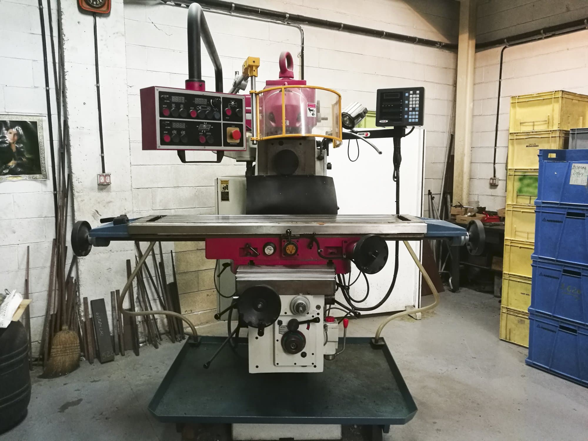 Vooraanzicht  van Lagun FCM 152 machine