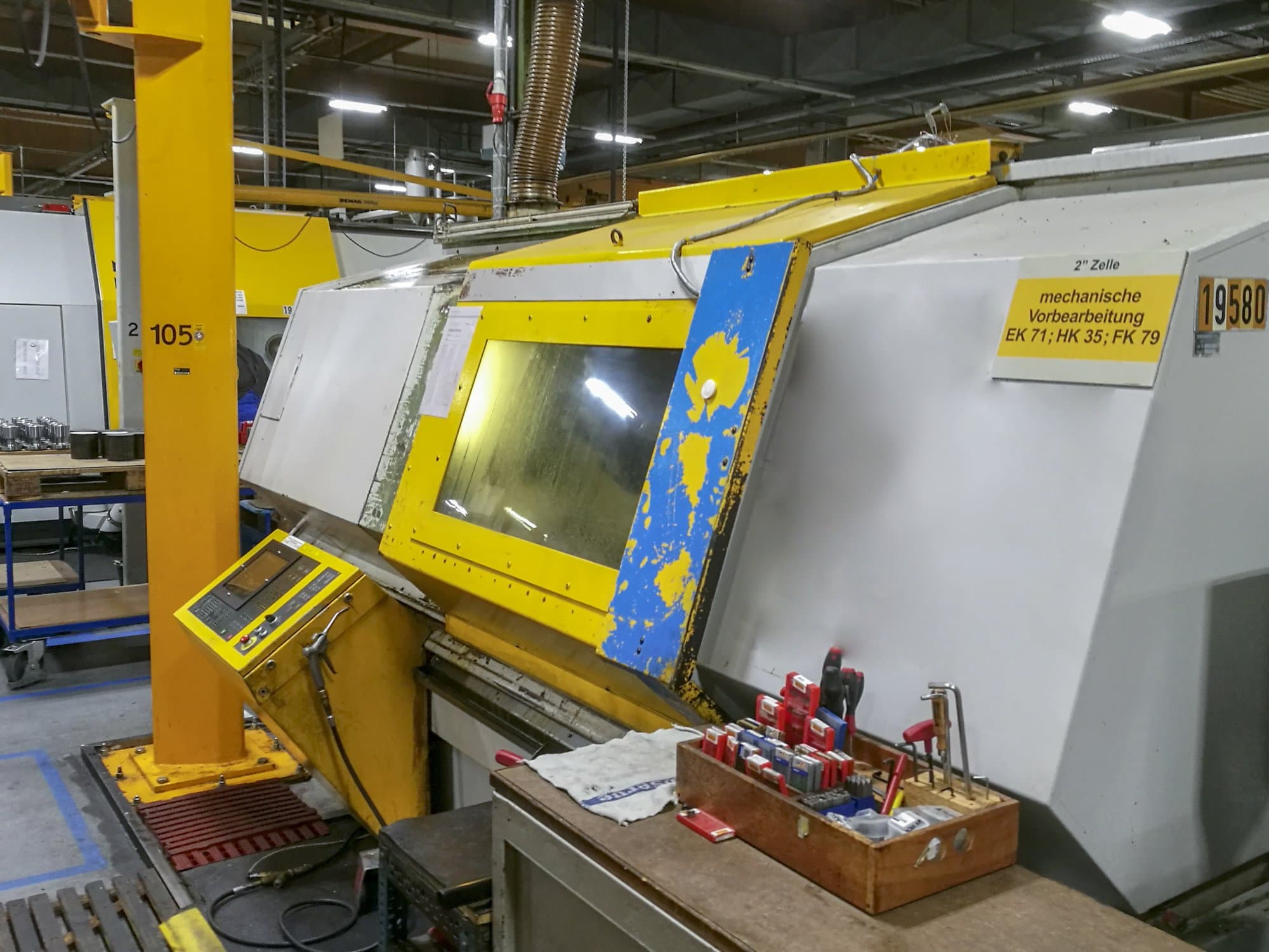 Recht aanzicht van OERLIKON BOEHRINGER VDF 250 C-F machine