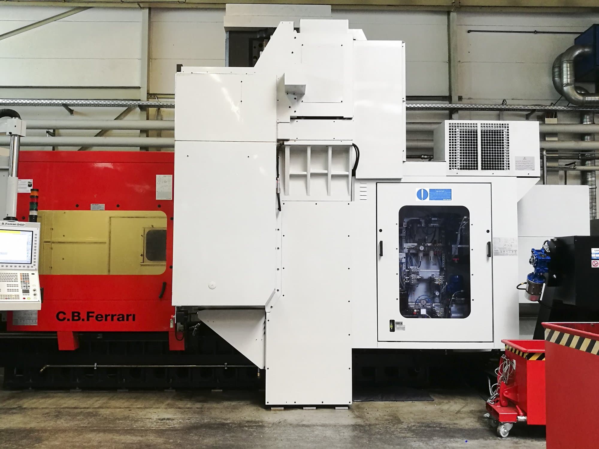 Vooraanzicht van C.B. Ferrari D432 machine