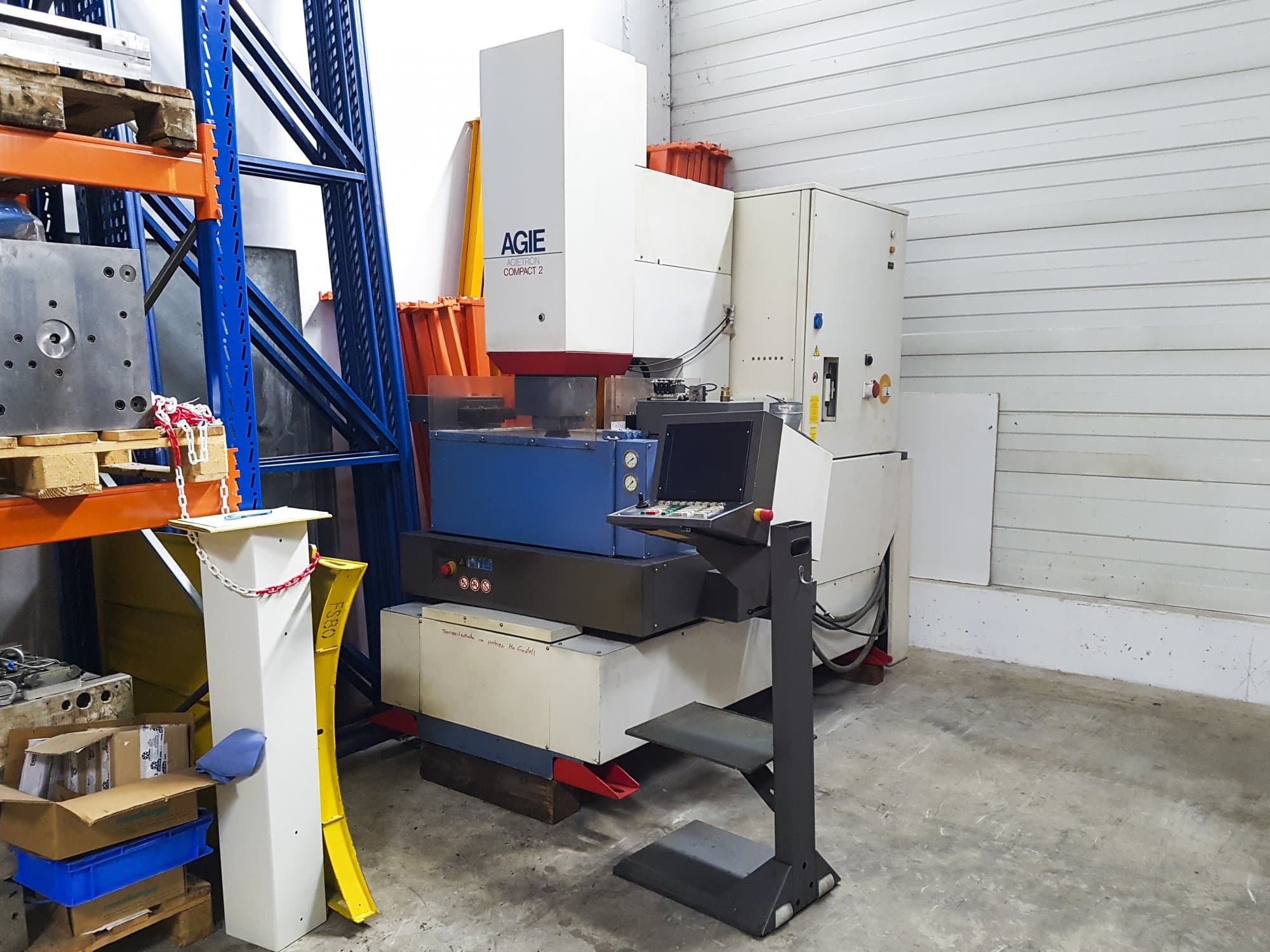 Recht aanzicht  van AGIE AGIETRON Compact 2 machine