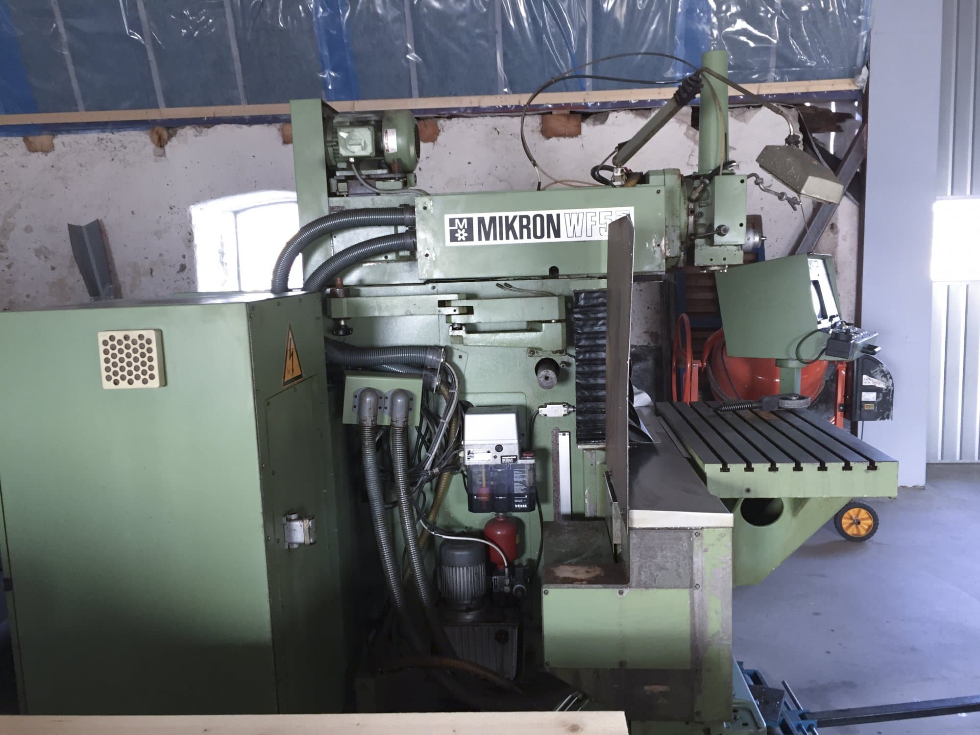 Vooraanzicht van Mikron WF 5DCM/155 machine