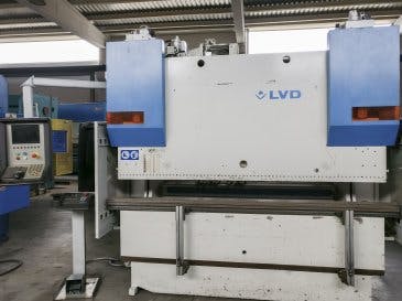 Vooraanzicht  van LVD PPEB 80/25 CAD-CNC machine
