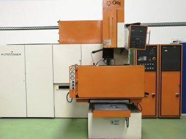 Vooraanzicht  van ONA ONAMATIC 520 machine