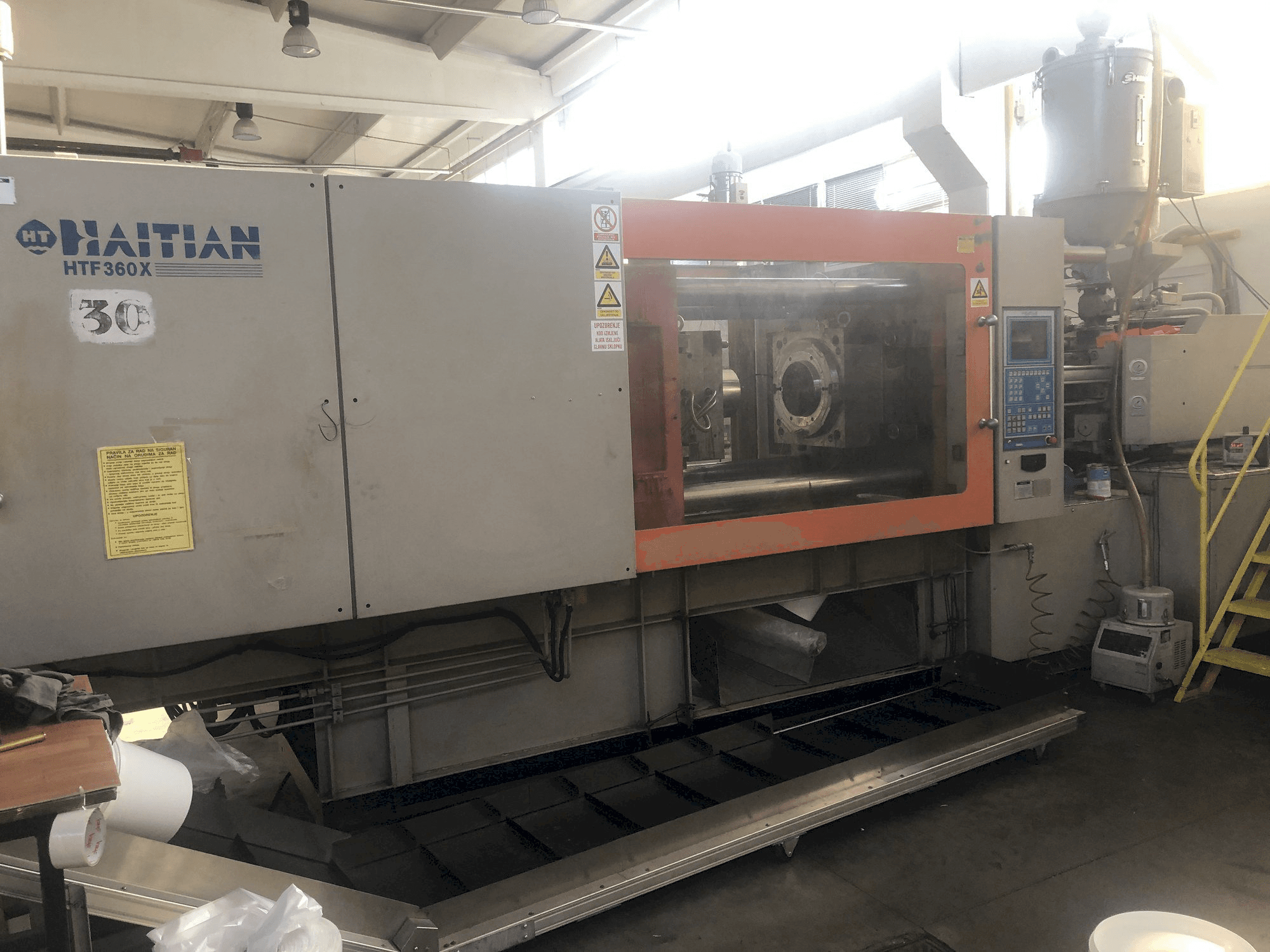 Vooraanzicht van HAITIAN HTF 360X machine