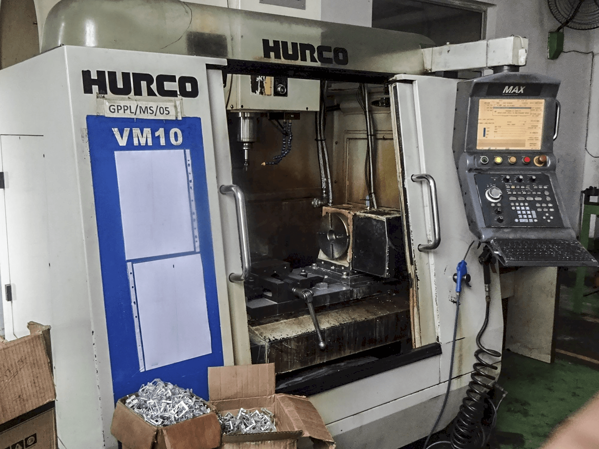 Links zicht van Hurco VM10 machine