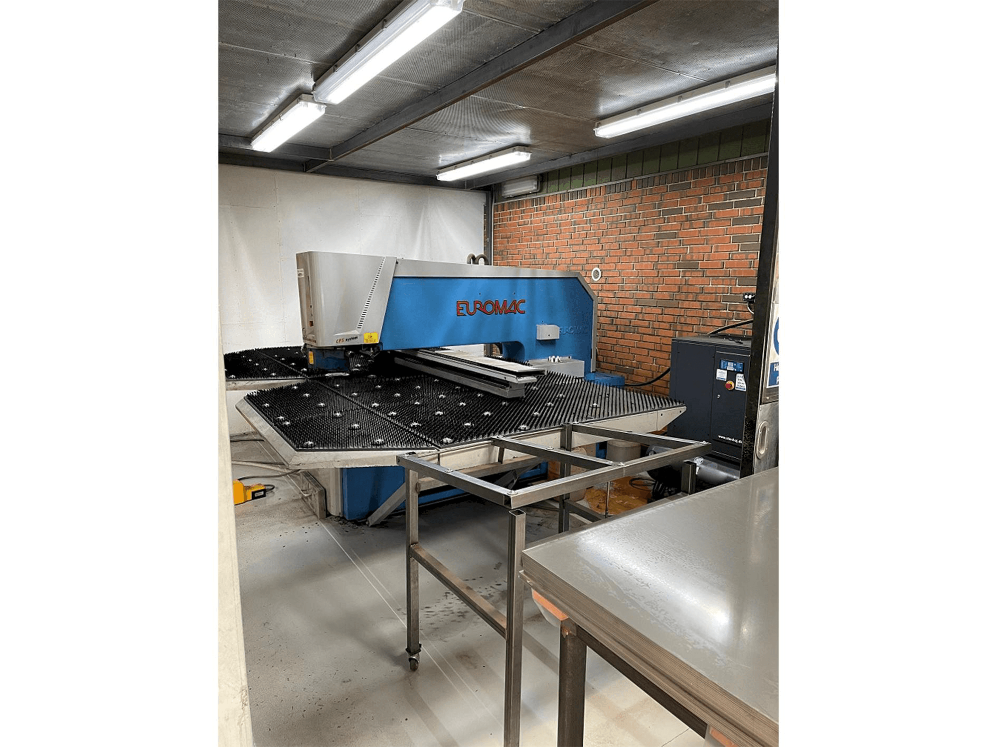 Vooraanzicht van Euromac ZX 1250/30 machine