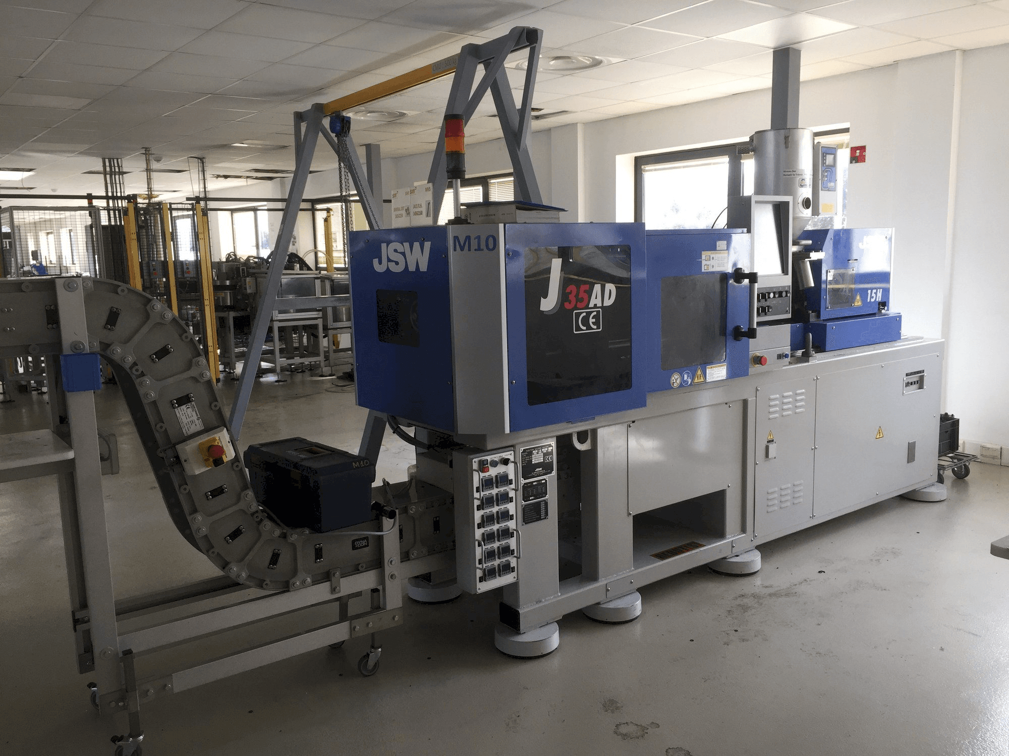 Vooraanzicht van JSW J 35 AD 15 H machine