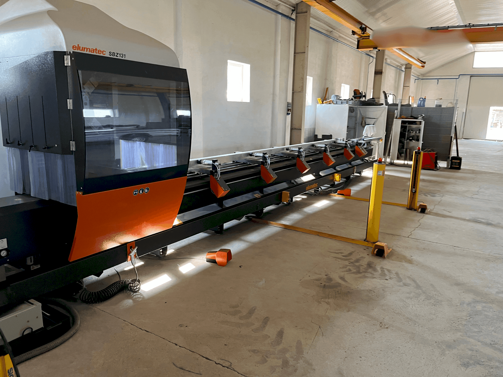 Vooraanzicht van Elumatec SBZ 131 machine