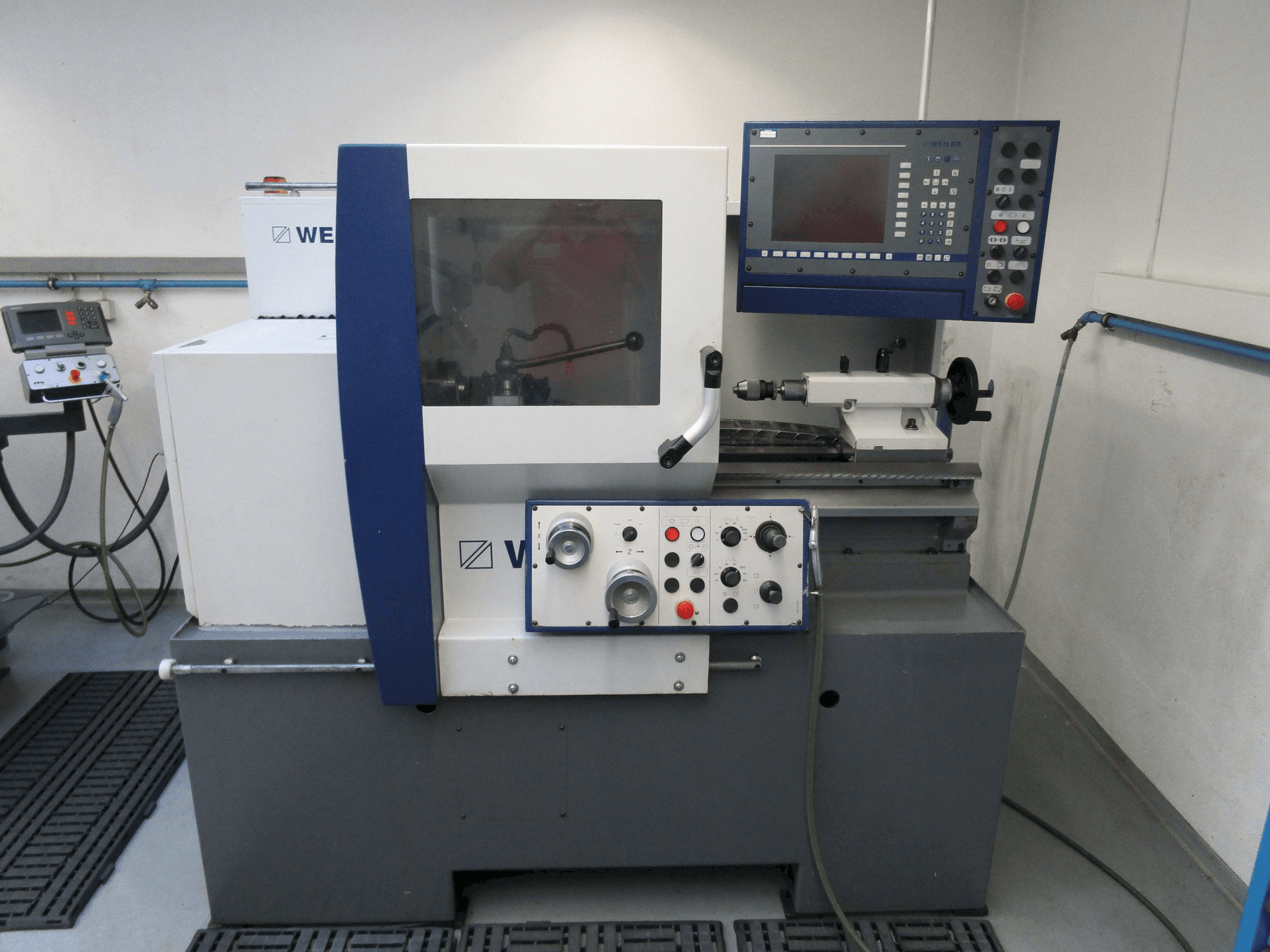 Vooraanzicht van Weiler E30 x 750 machine