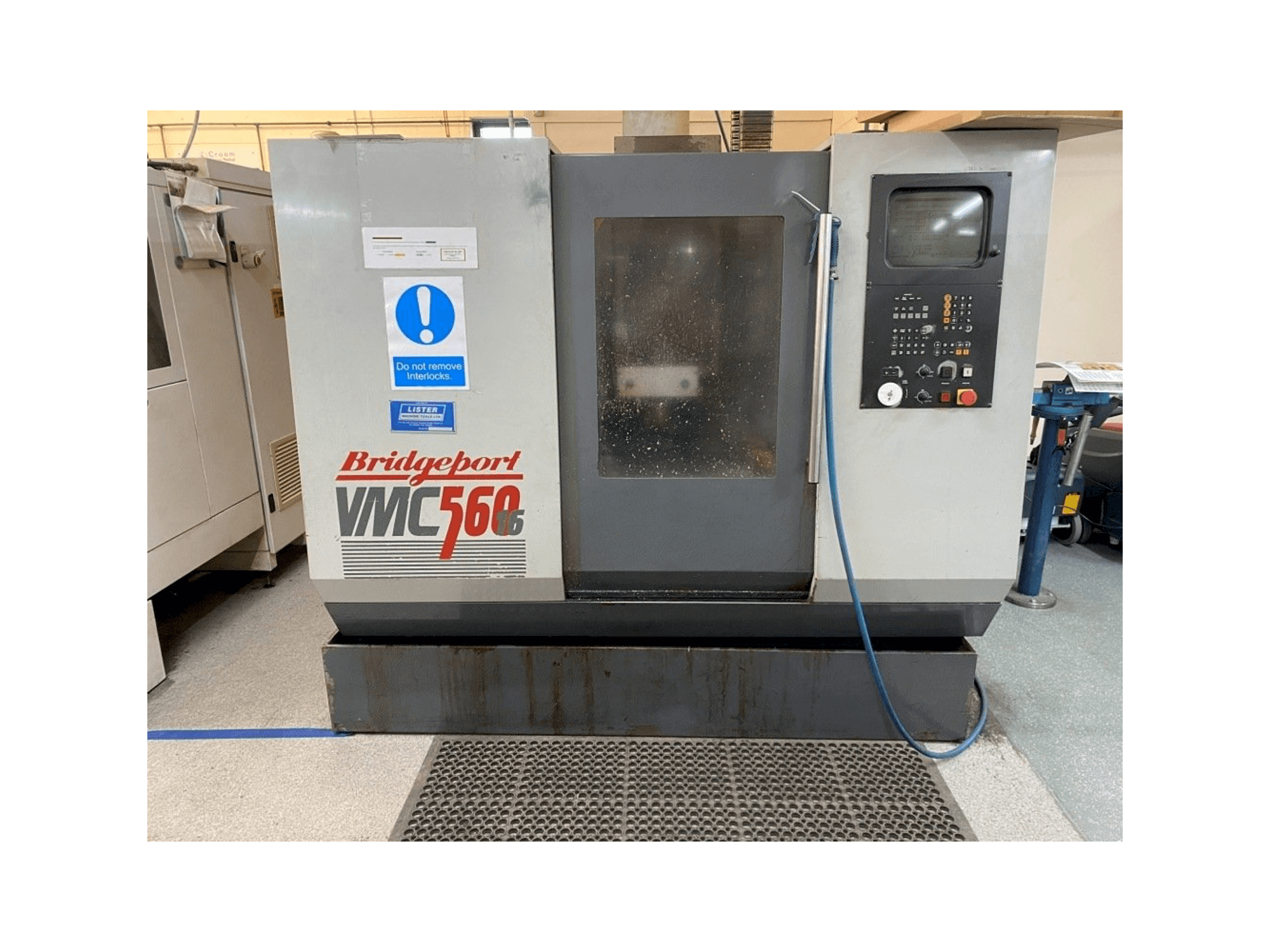 Vooraanzicht van Bridgeport VMC 560/16 machine