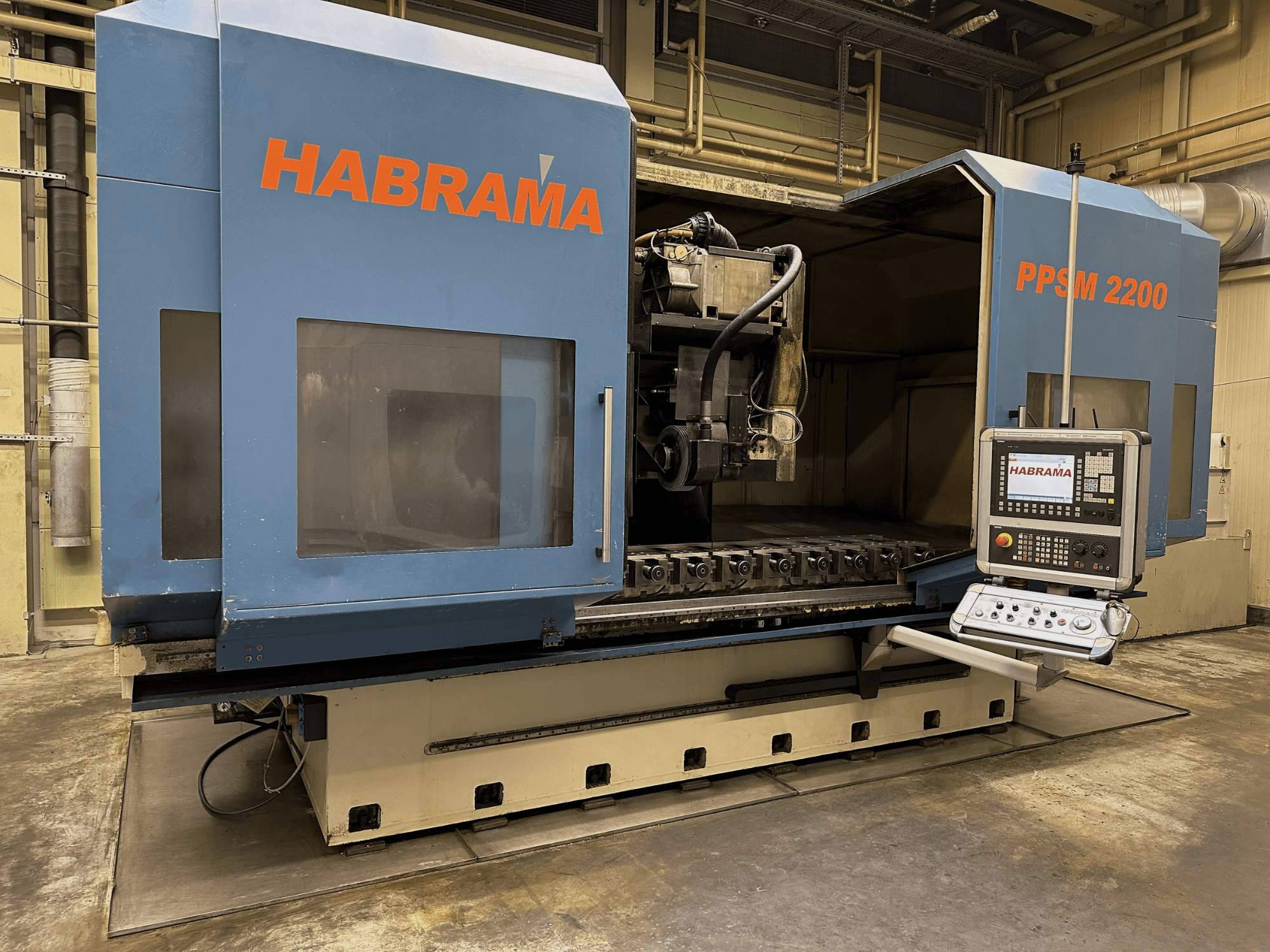 Habraman PPSM 2200 freesmachine, vooraanzicht, voorzien van bedieningspaneel en zichtbare gereedschaphouder met meerdere opspansleuven.