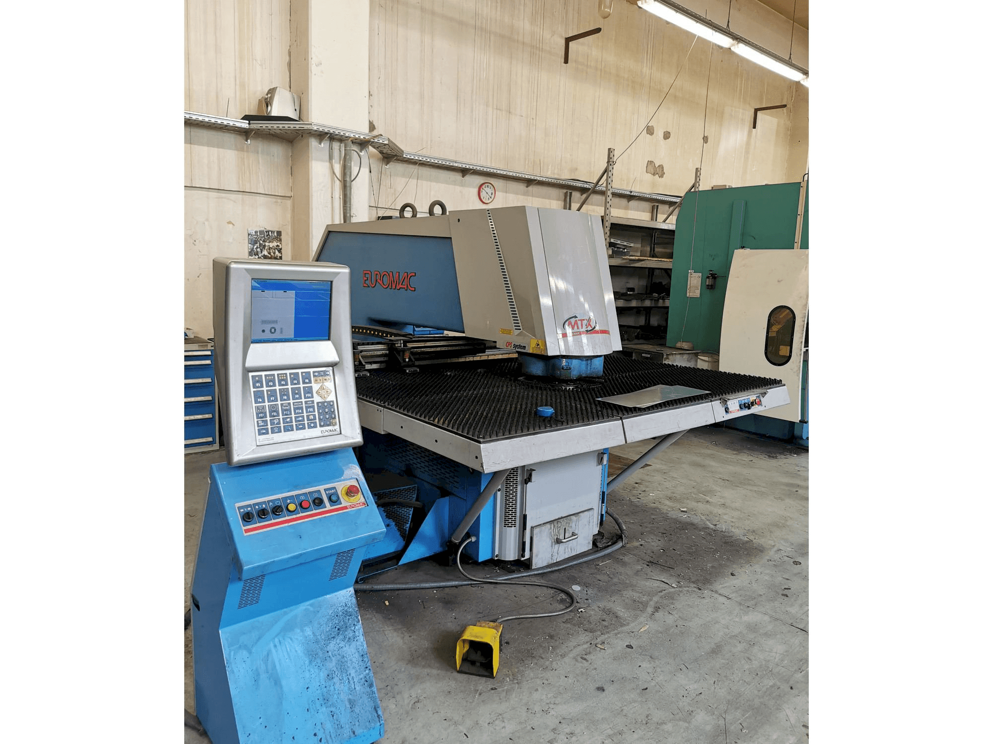 Linkerzijdeaanzicht van Euromac MTX INDEX machine