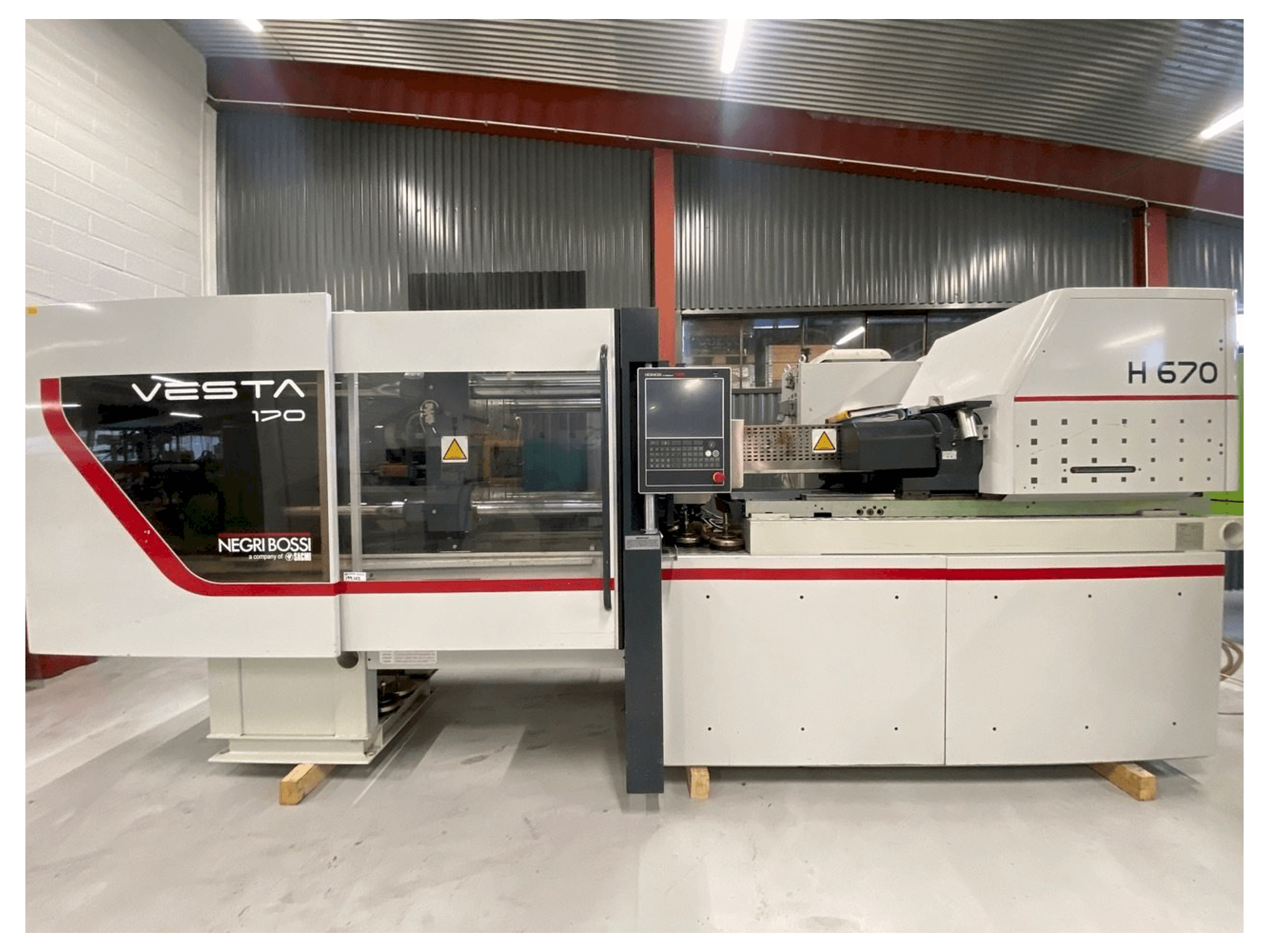 Vooraanzicht van Negri Bossi VE170, M151 machine