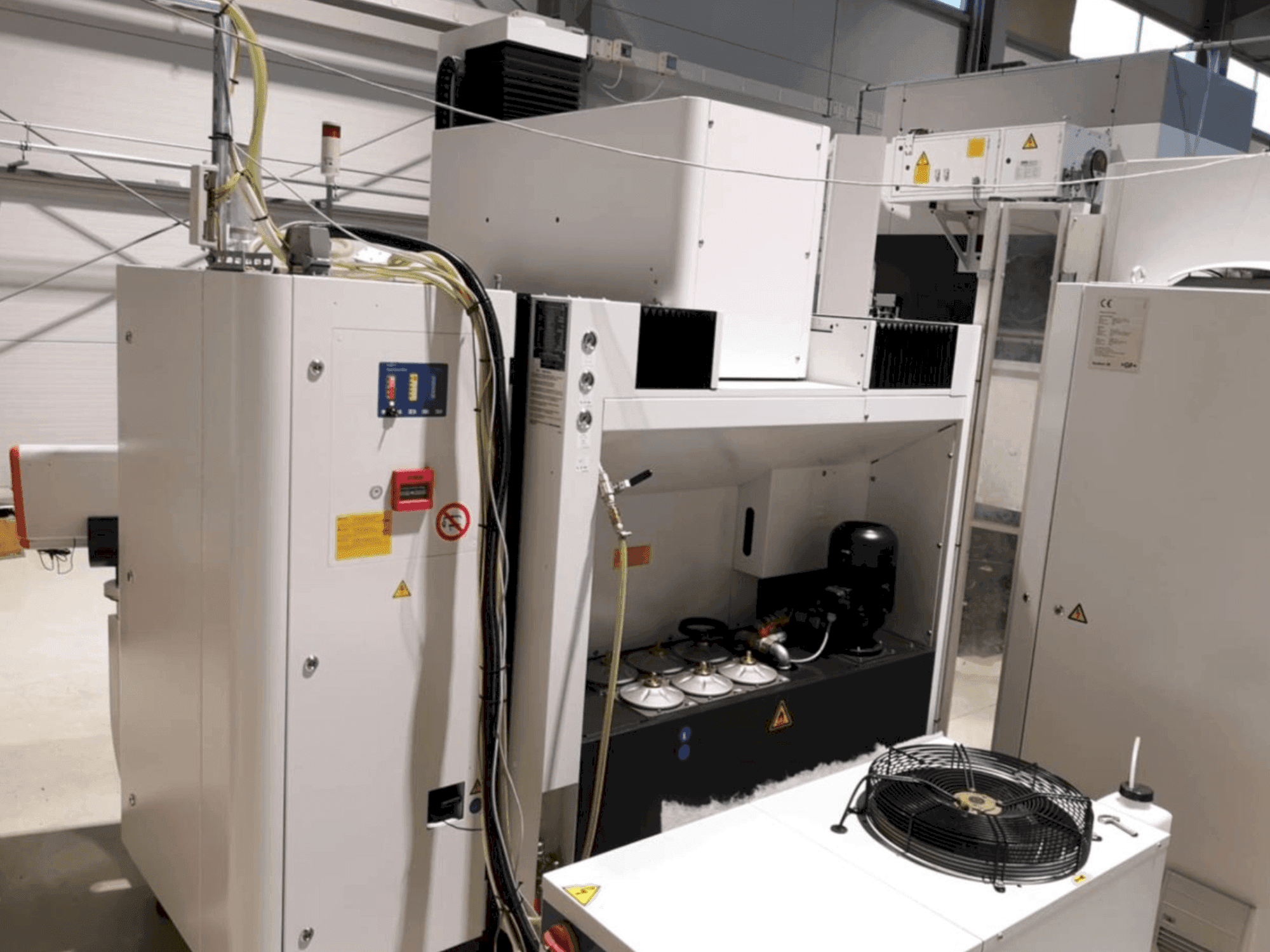 Vooraanzicht van AgieCharmilles FORM P 600 machine