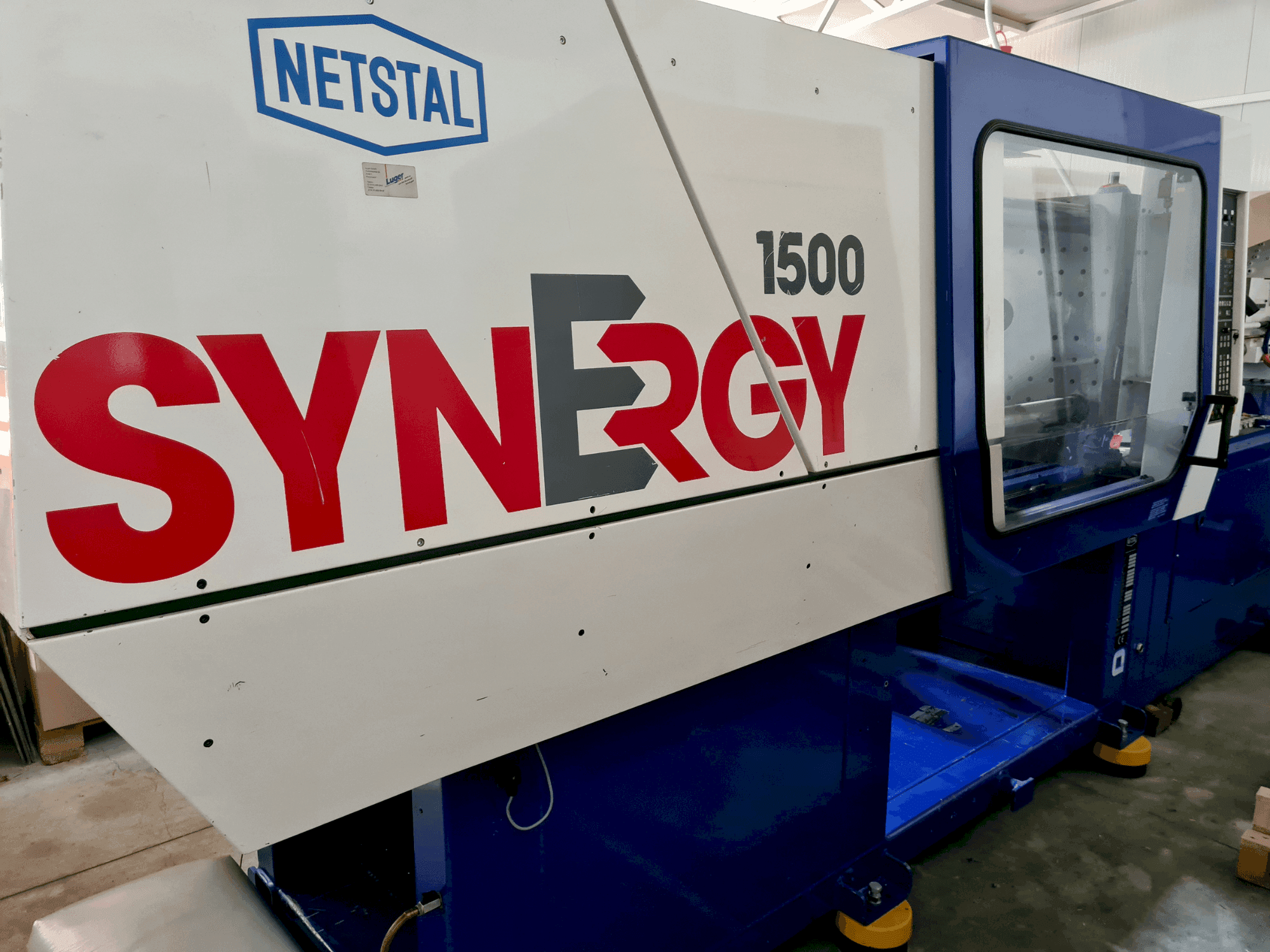 Vooraanzicht van Netstal SYNERGY 1500-600 machine