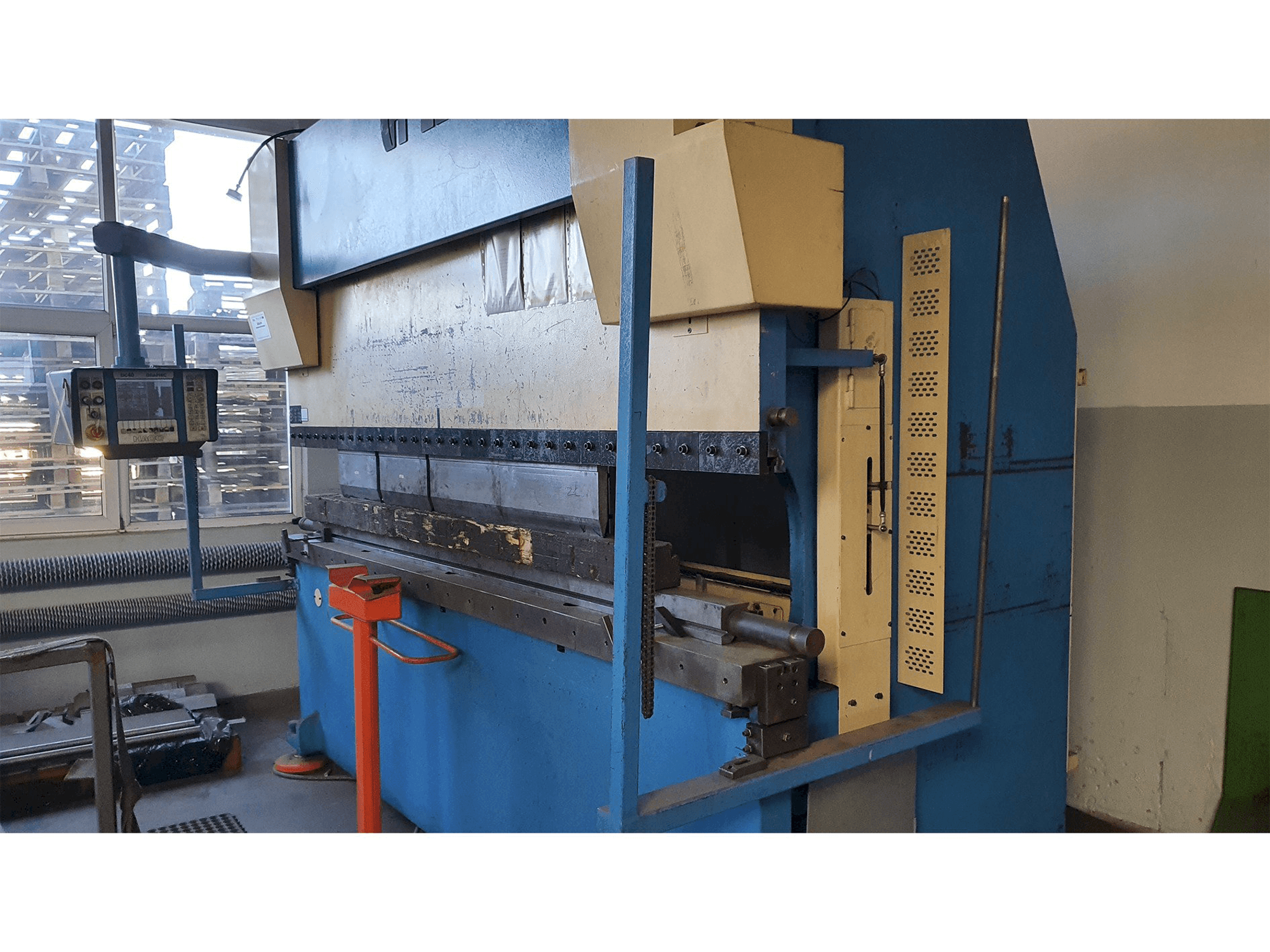 Vooraanzicht van HACO ERM30175 machine