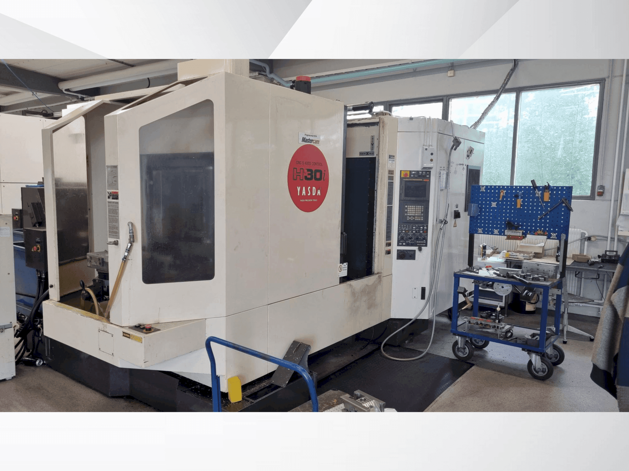 Vooraanzicht van YASDA H-30i machine