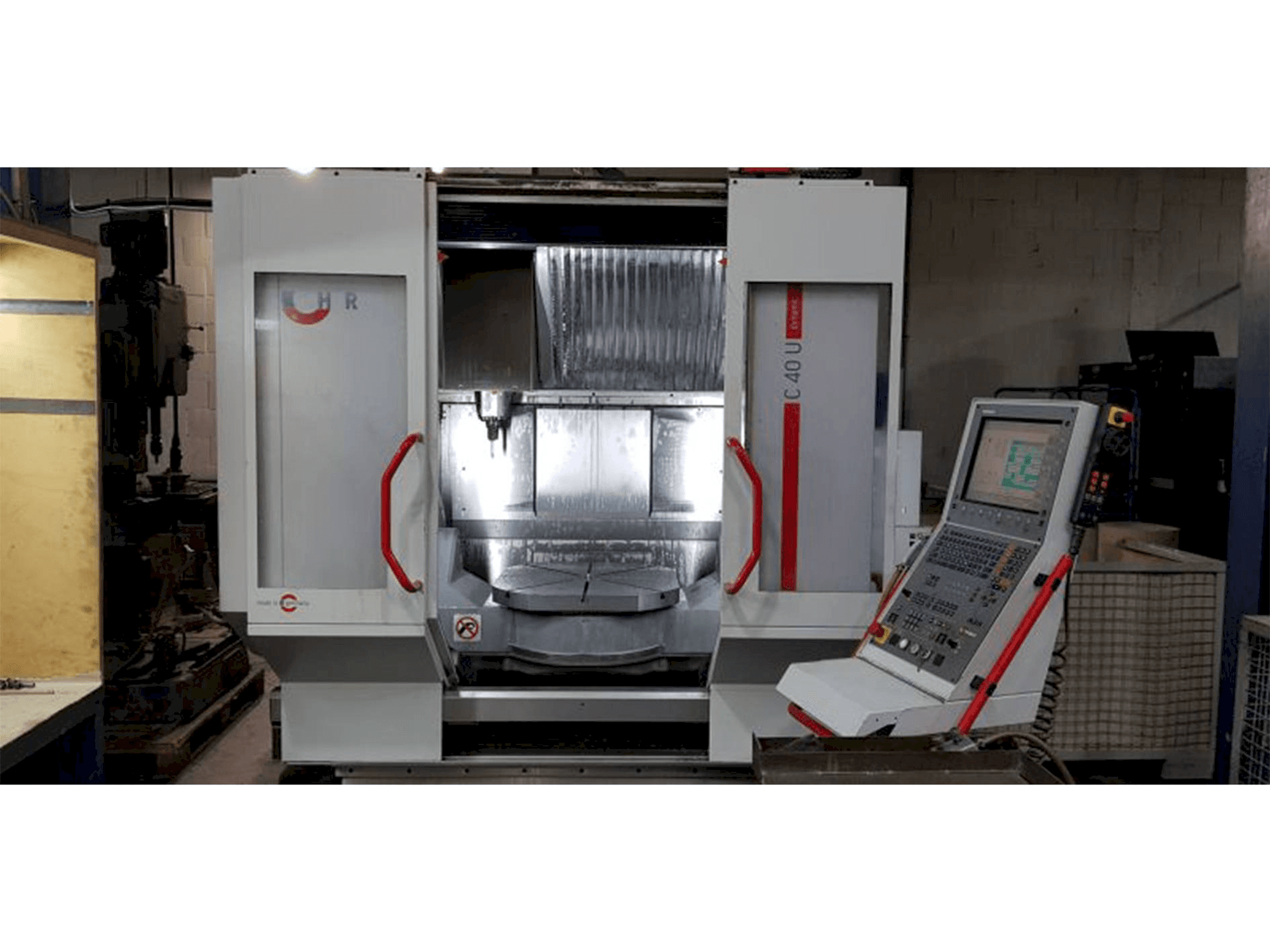 Vooraanzicht van HERMLE C40 U MT machine