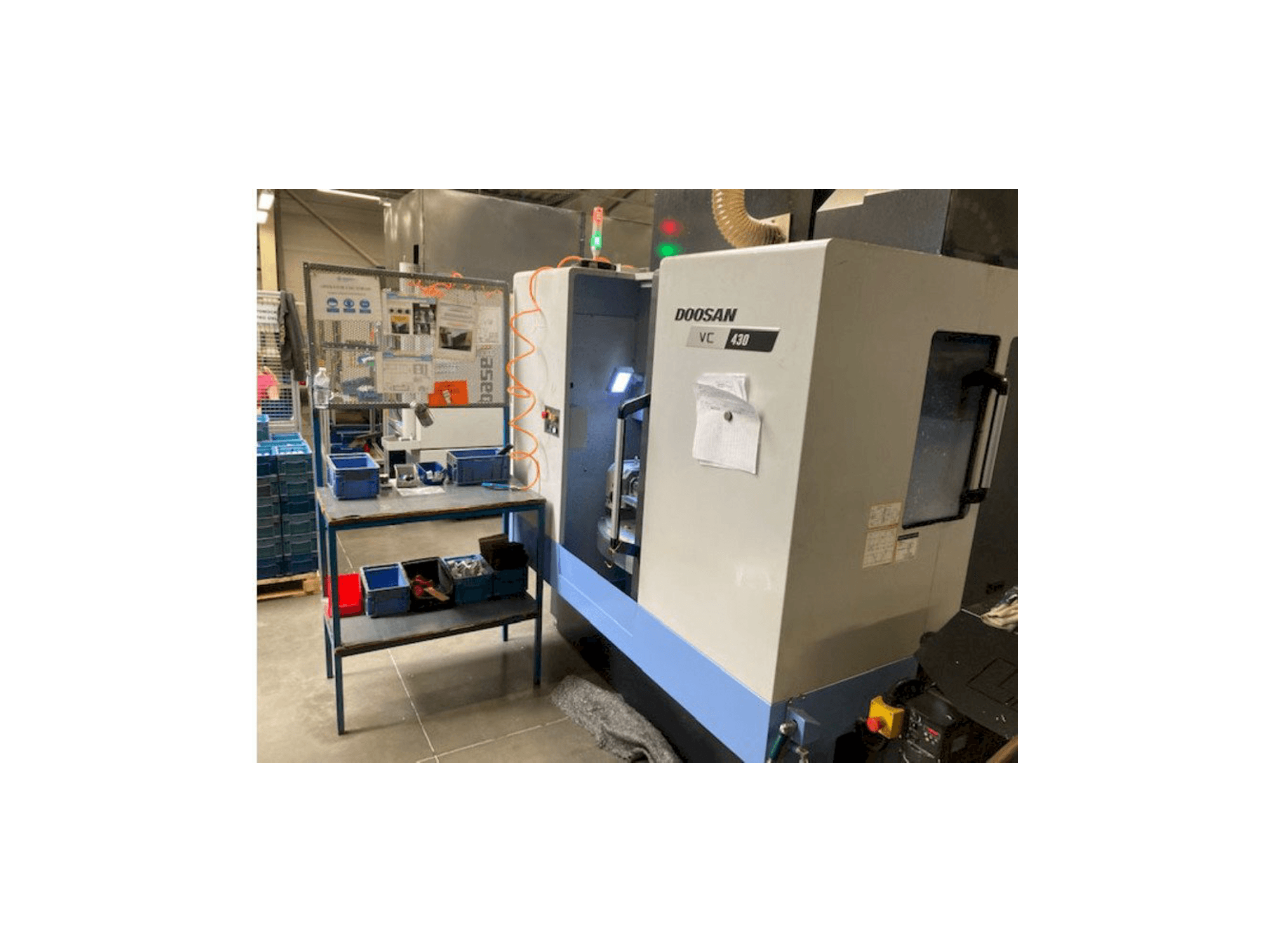 Vooraanzicht van Doosan VC 430 machine